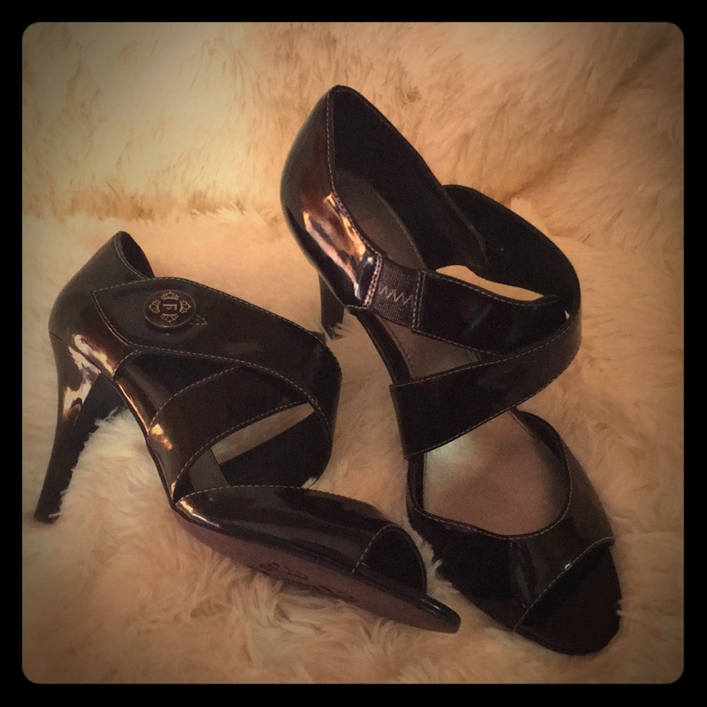 Fergalicios-women's black SZ 8.5 dress shoes
